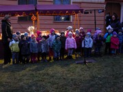 Rozsvícení vánočního stromu u MŠ